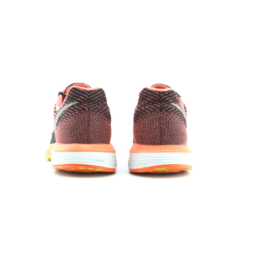 NIKE AIR ZOOM VOMERO 10