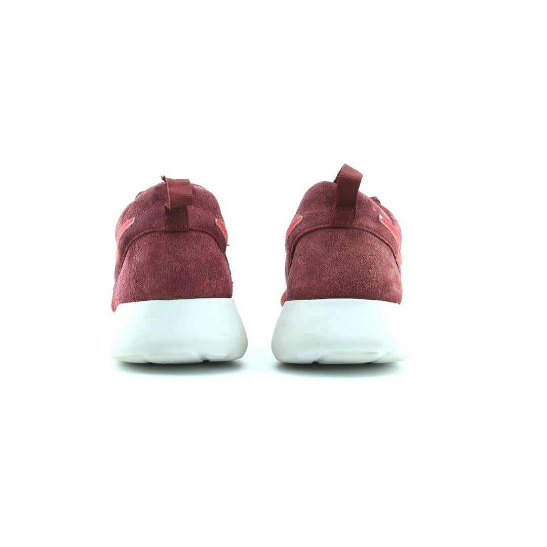 NIKE ROSHE ONE