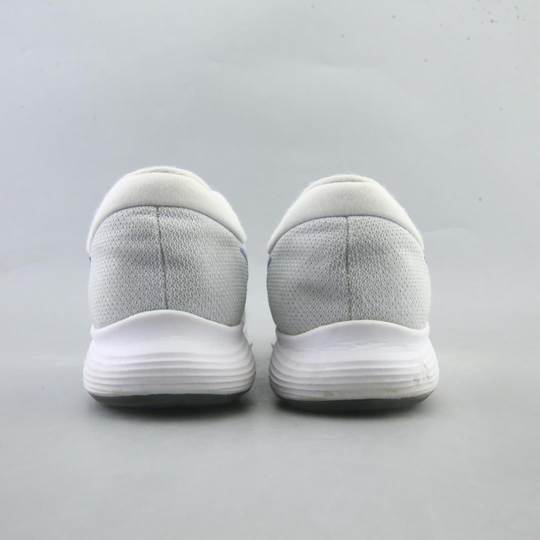 NIKE REVOLUTION 4