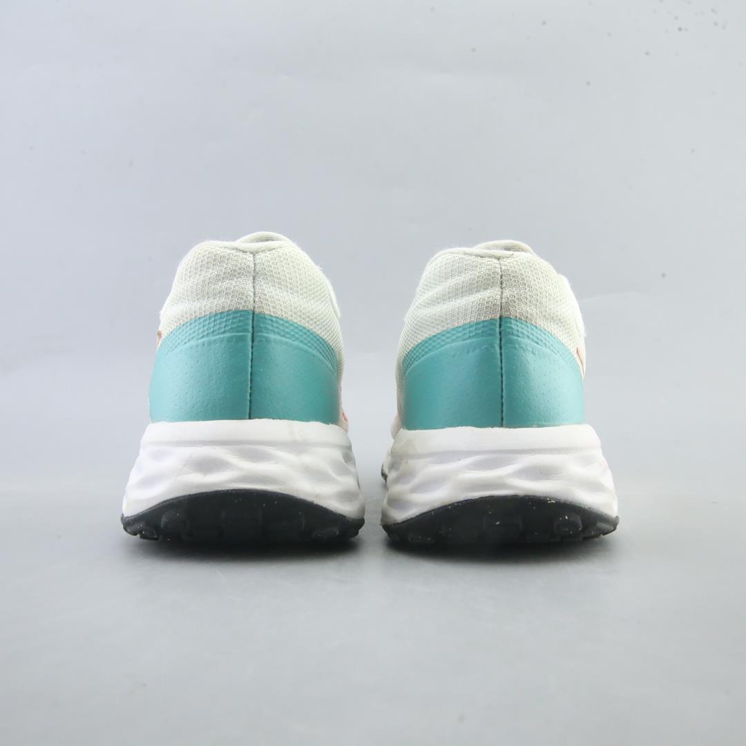 NIKE REVOLUTION 5