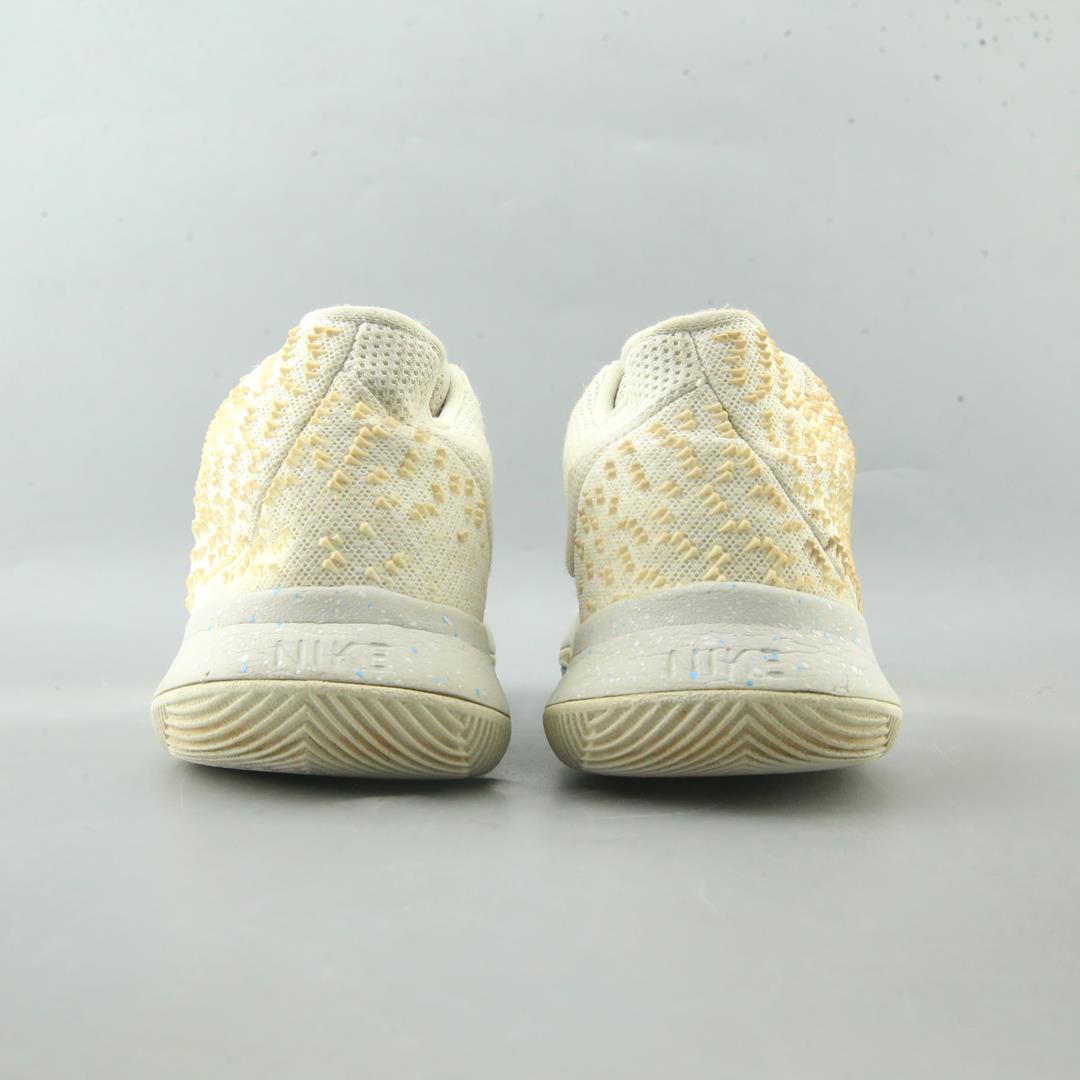 NIKE KYRIE 3