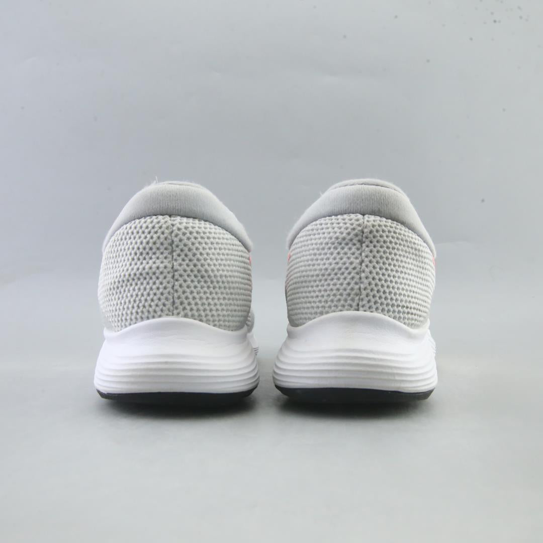 NIKE REVOLUTION 4