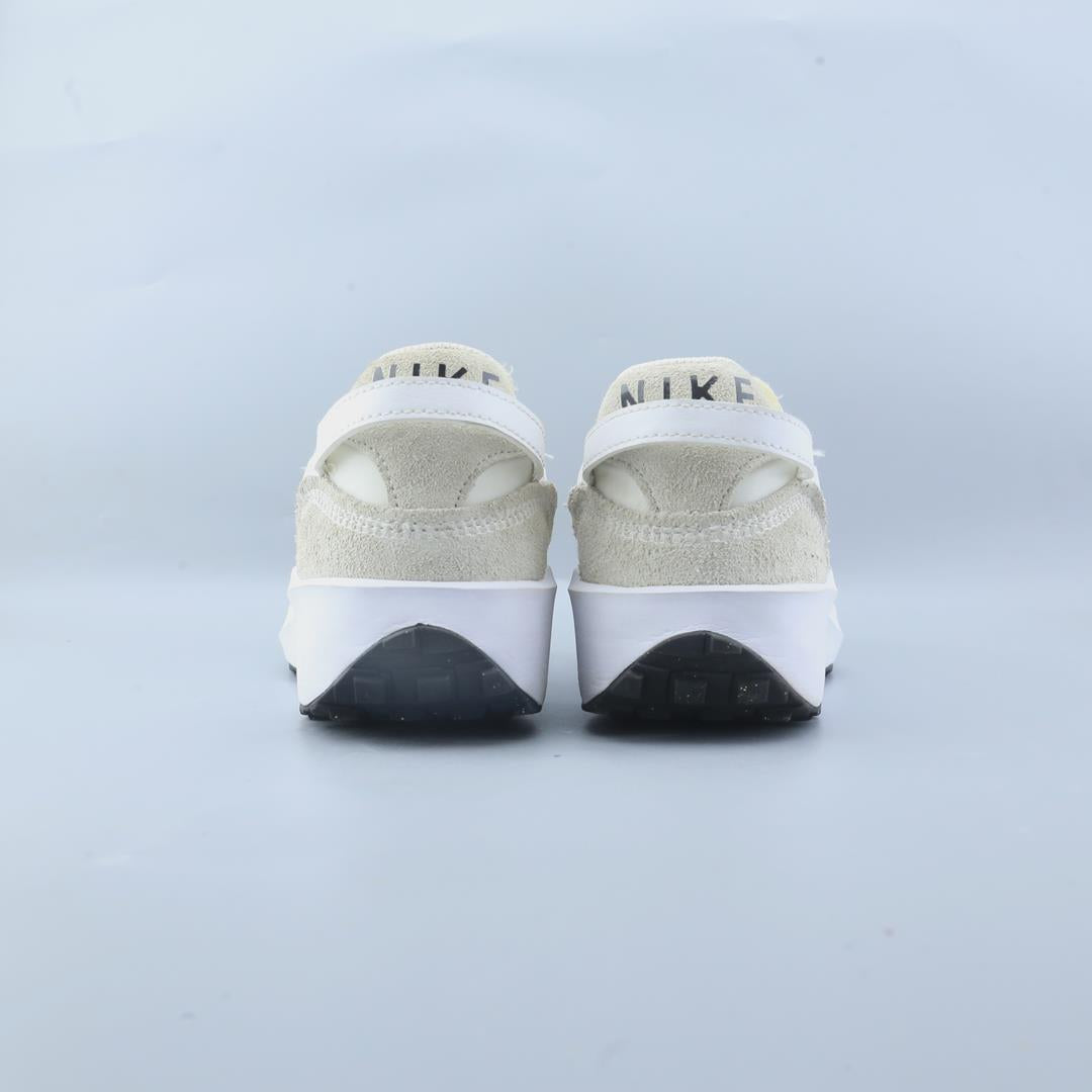 NIKE WAFFLE DEBUT