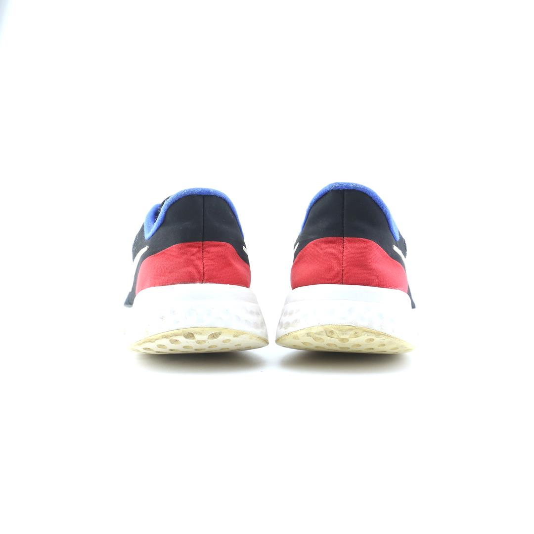 NIKE REVOLUTION 5