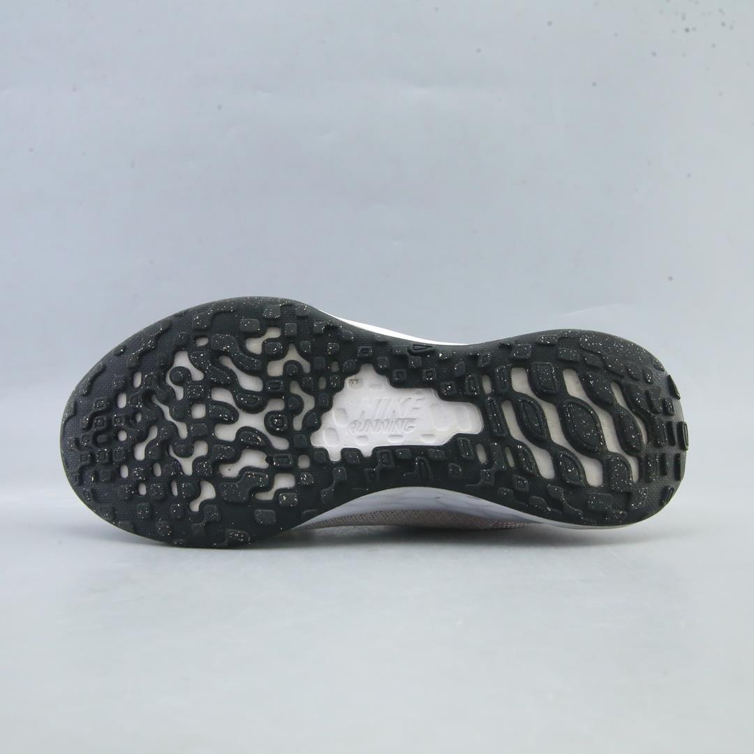 NIKE REVOLUTION 6