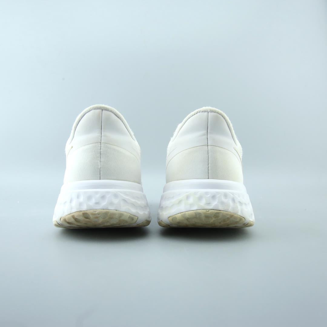 NIKE REVOLUTION 5