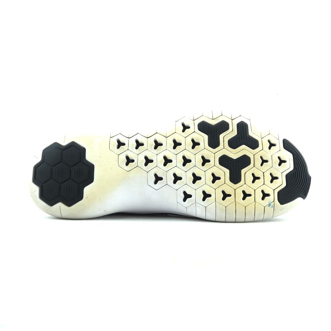 NIKE FREE TR 8