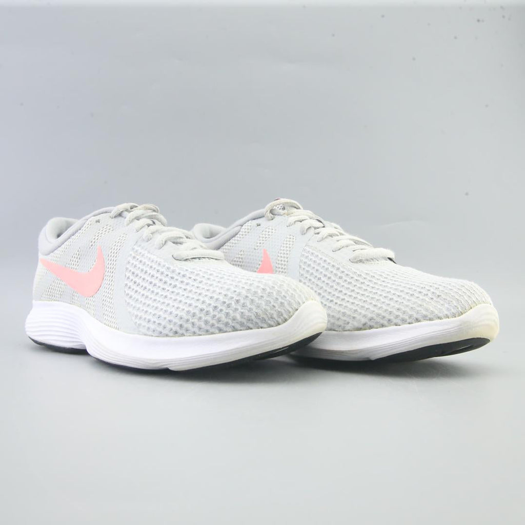 NIKE REVOLUTION 4