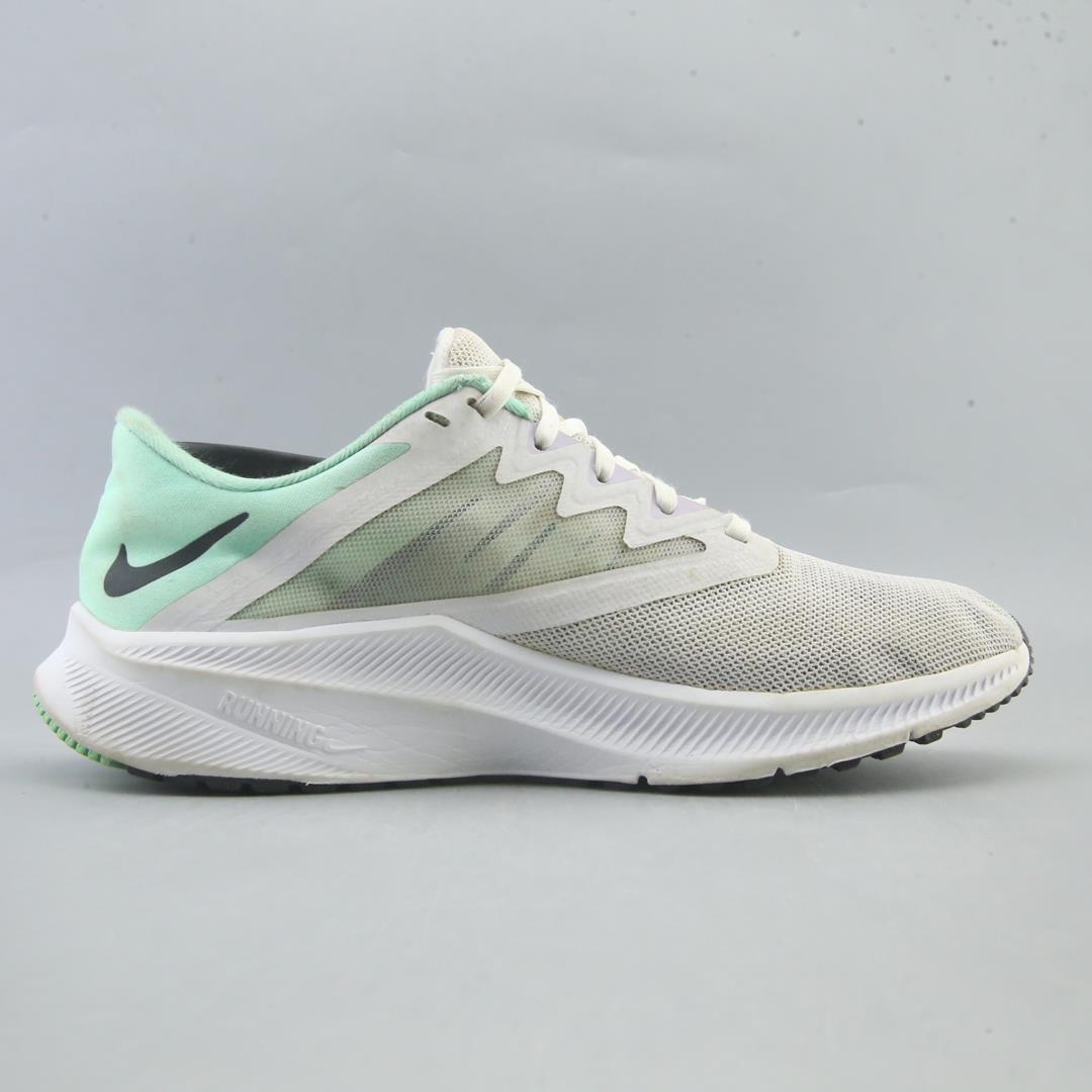 NIKE QUEST 3