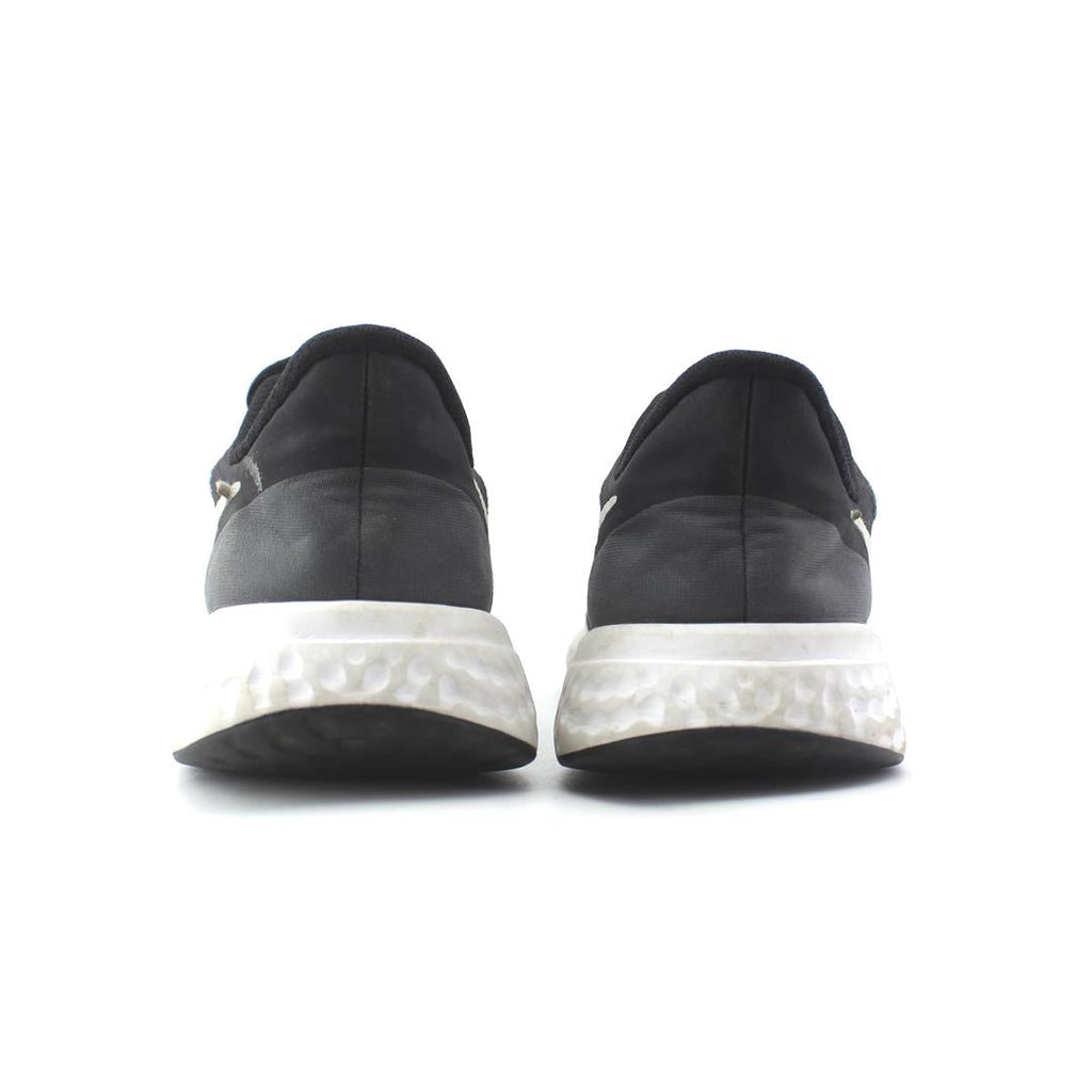 NIKE REVOLUTION 5