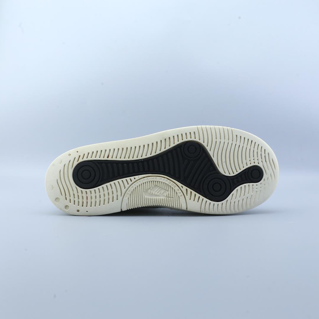 NIKE SQUASH TYPE
