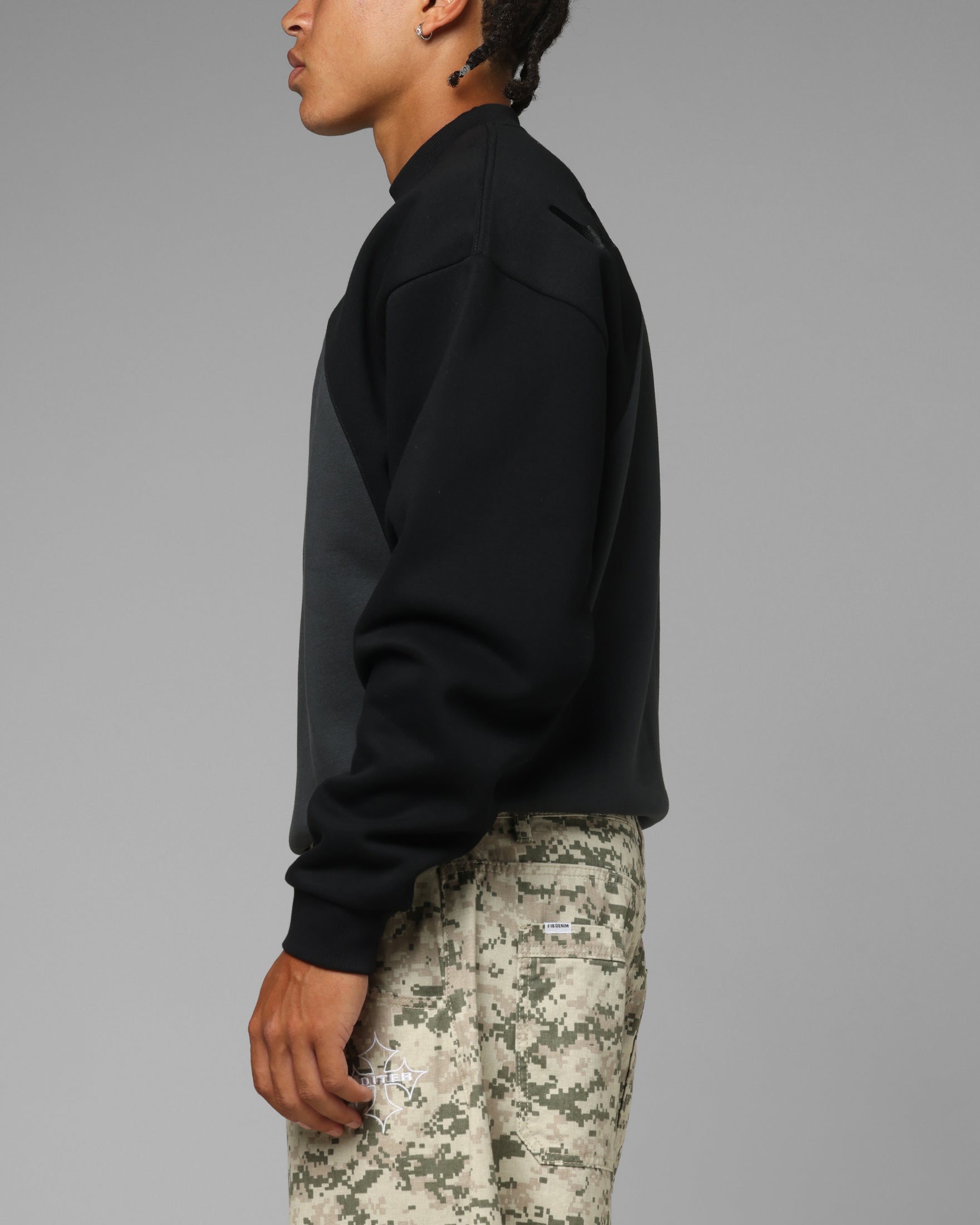 Loiter 4K Panel Crewneck Black