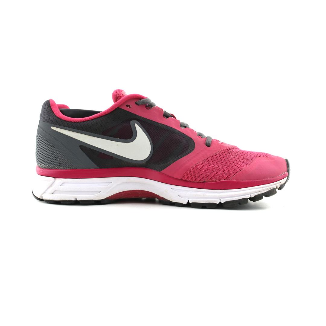 NIKE  ZOOM VOMERO PLUS 8