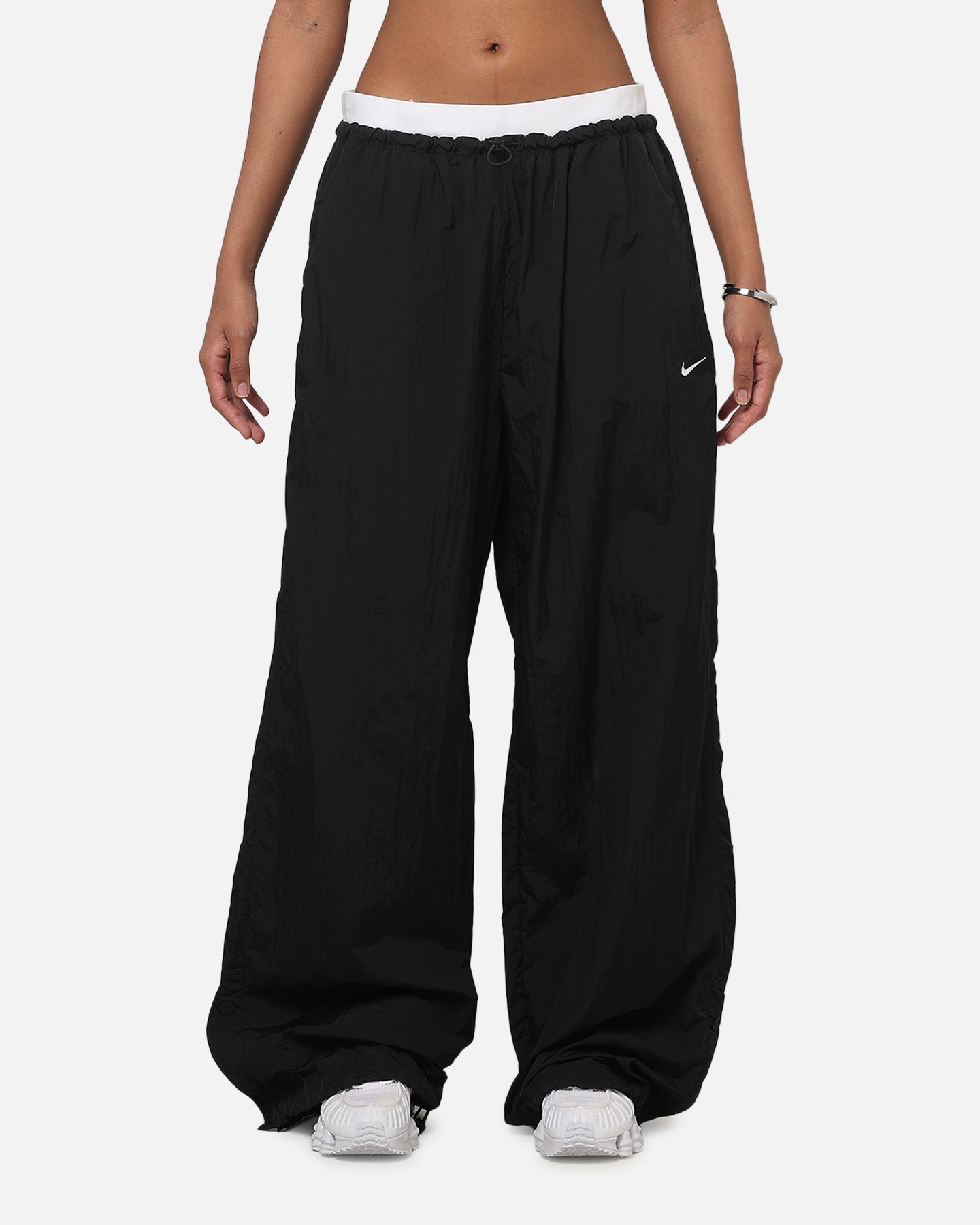 Nike Women's Sportswear Loose High-Waisted Parachute Pants Black/Black/White