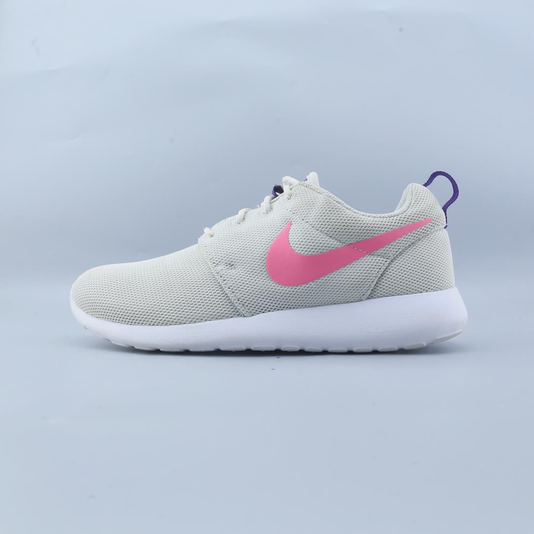 NIKE ROSHE ONE