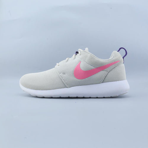 NIKE ROSHE ONE