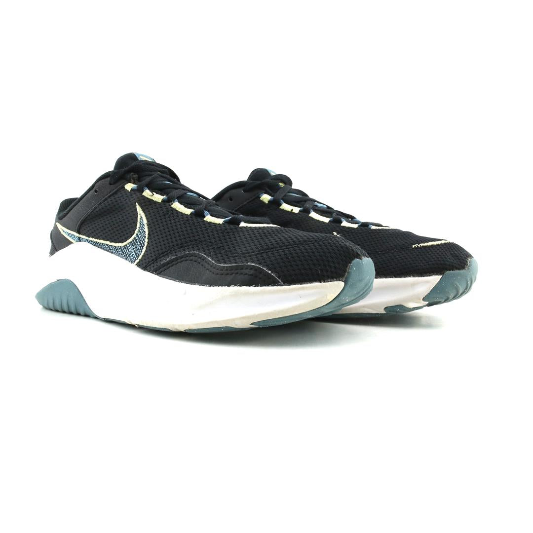 NIKE LEGEND ESSENTIAL 3