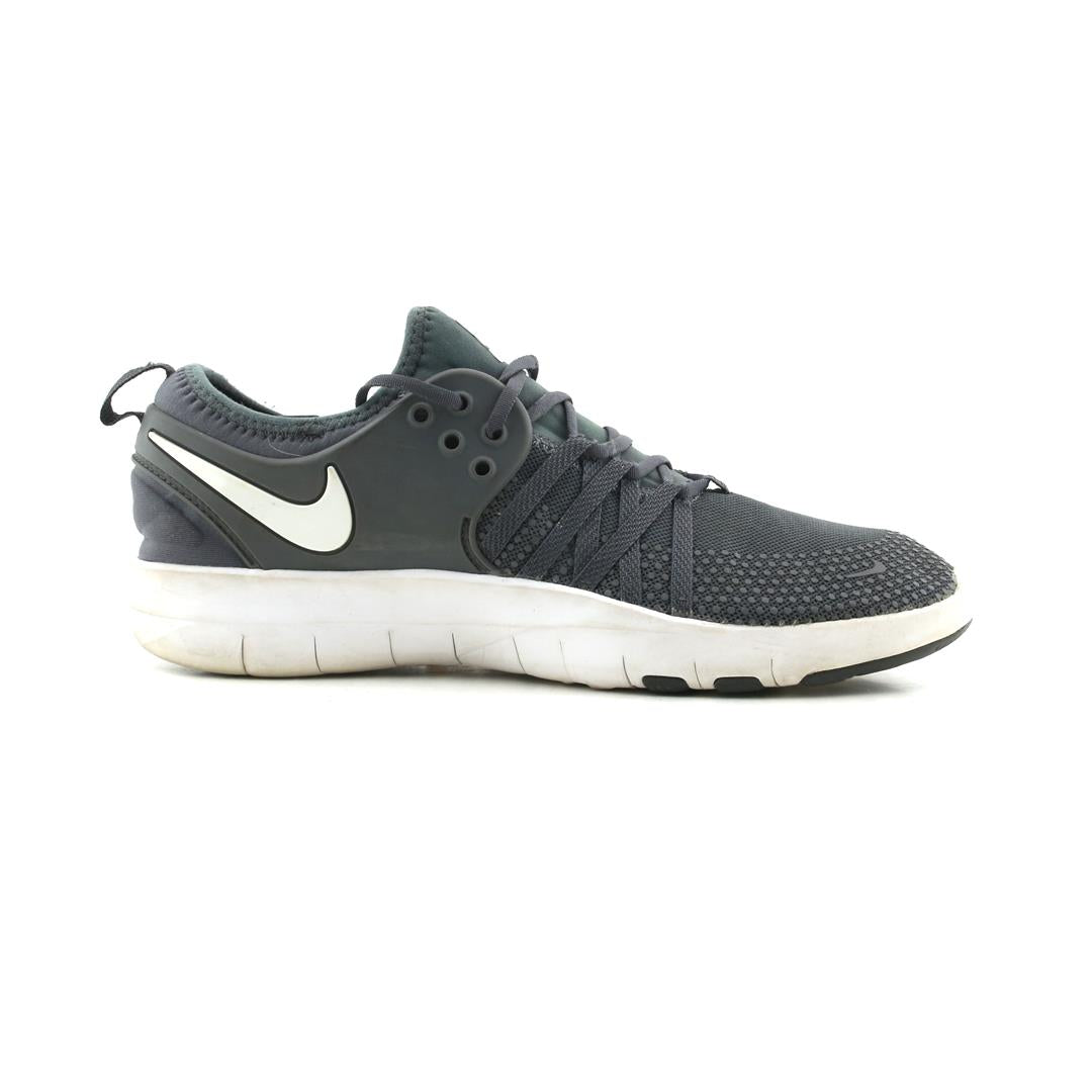 NIKE  FREE TR 7