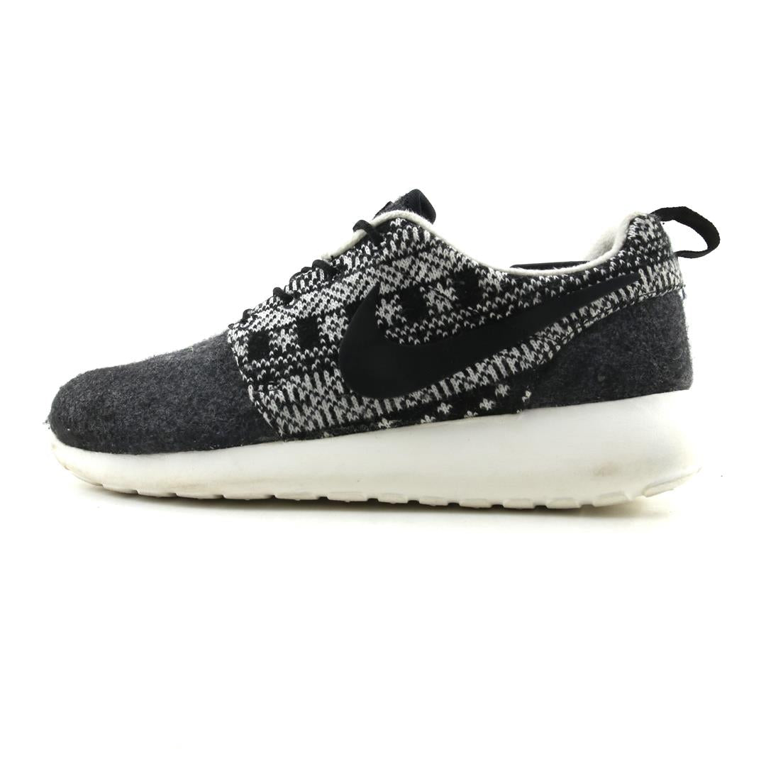NIKE ROSHE ONE