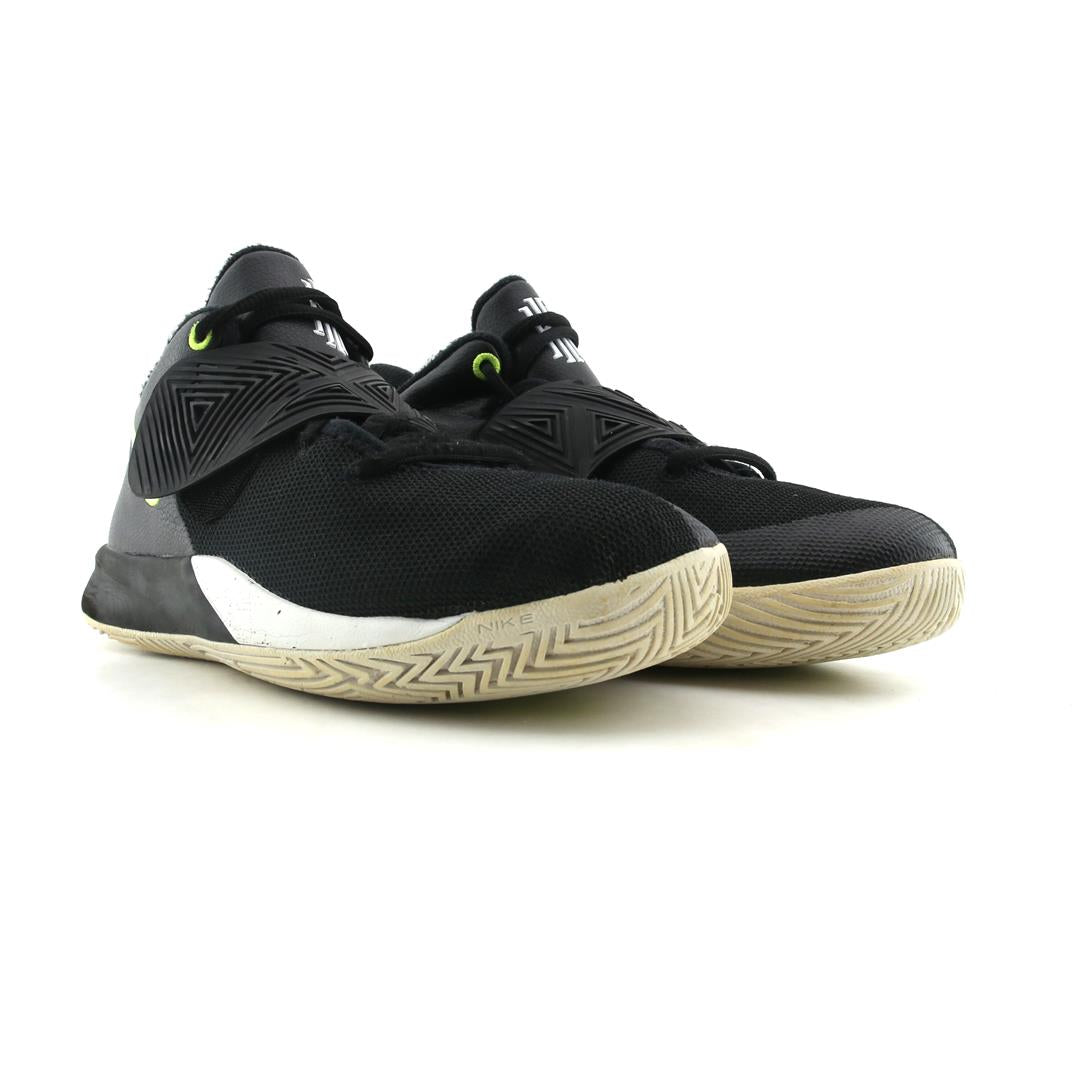 NIKE  KYRIE FLYTRAP 3