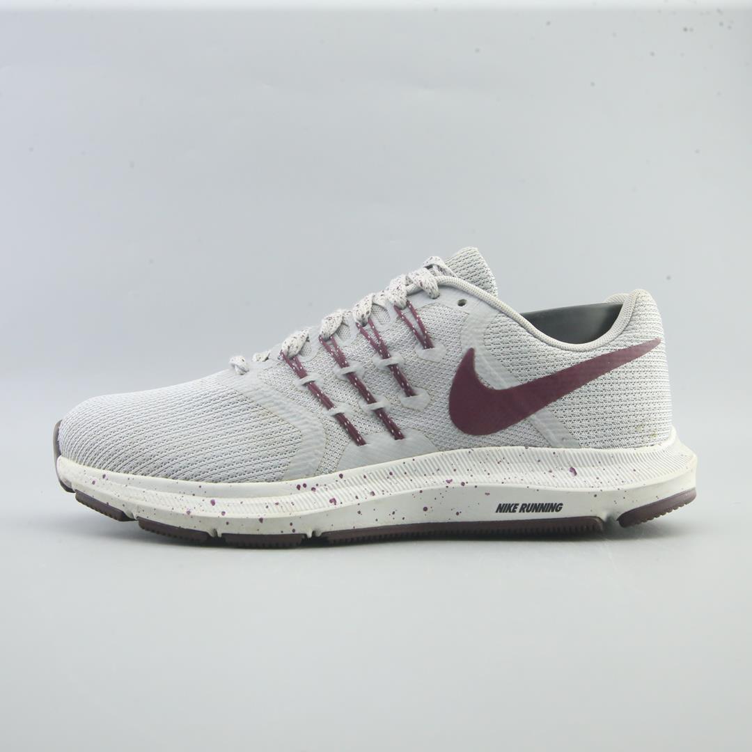 NIKE RUN SWIFT