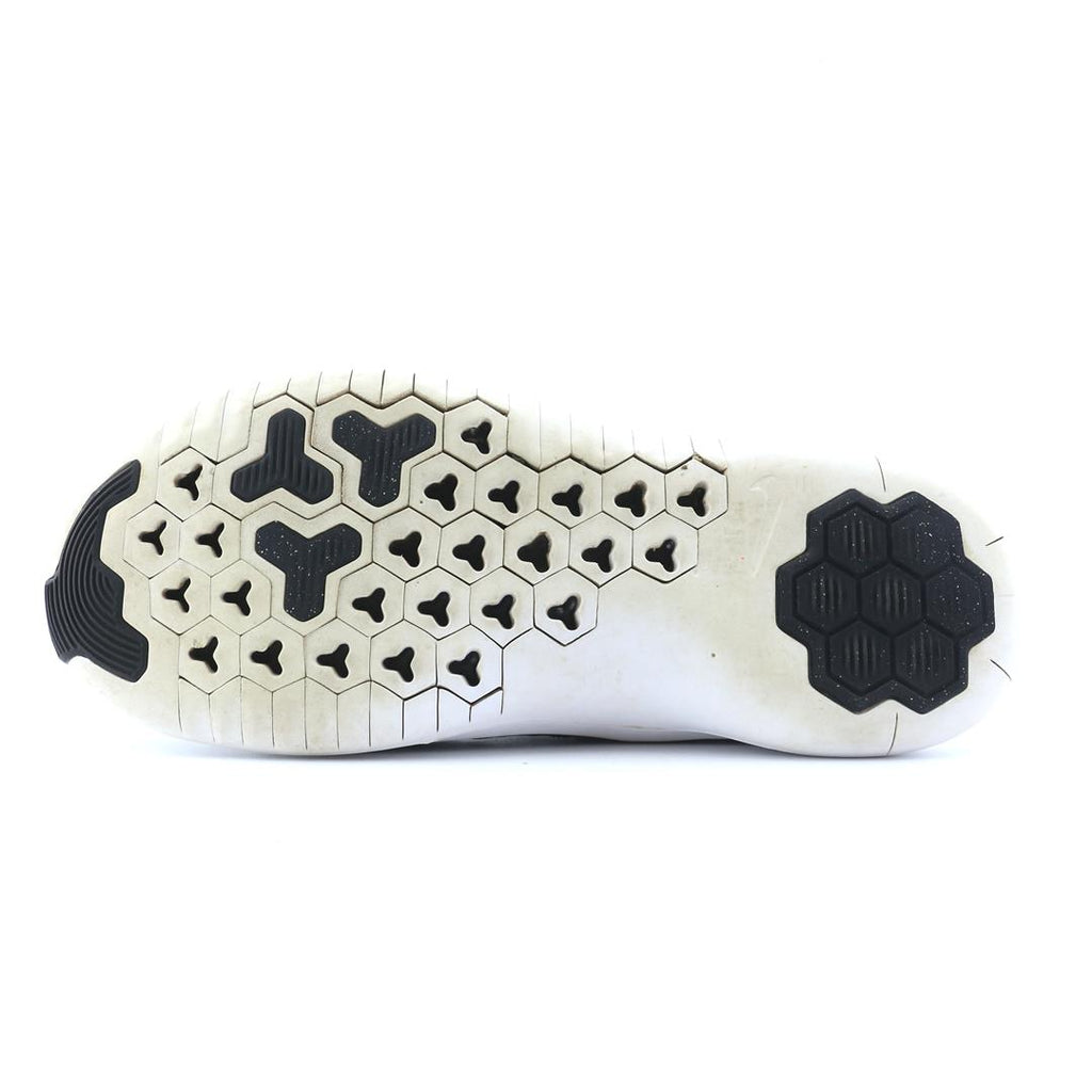 NIKE FREE TR 8