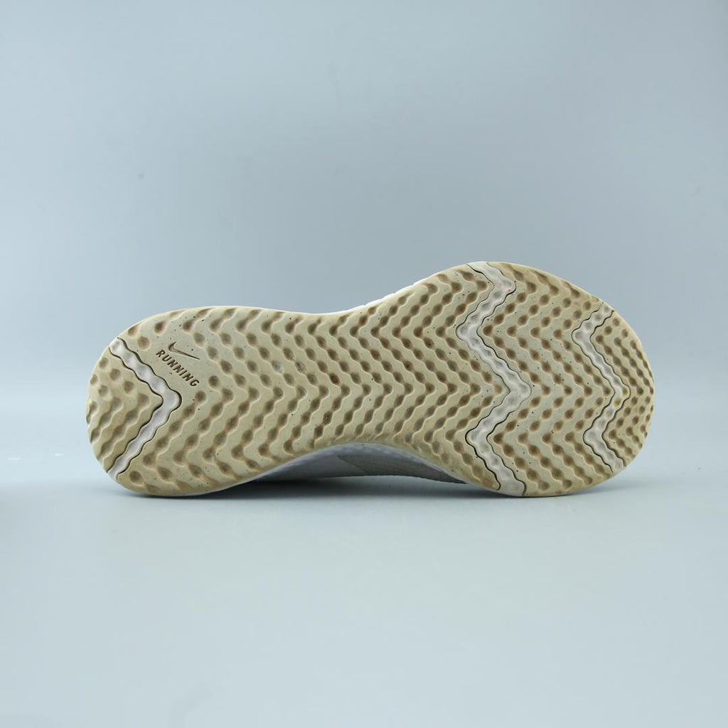NIKE REVOLUTION 5