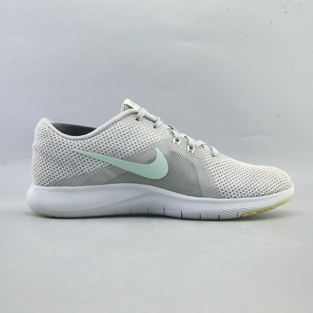 NIKE  FLEX TR8