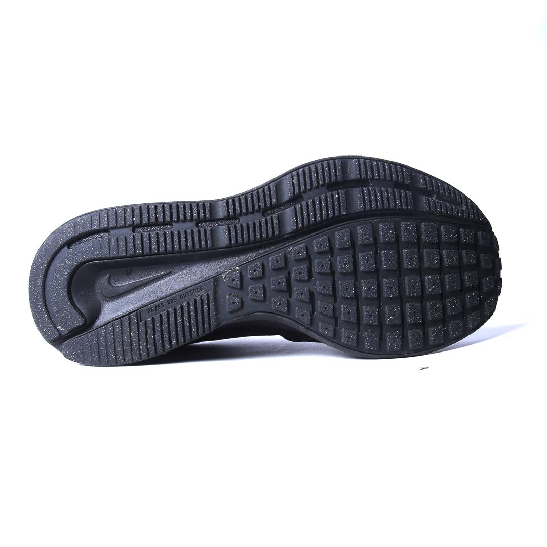 NIKE  RUN SWIFT 3