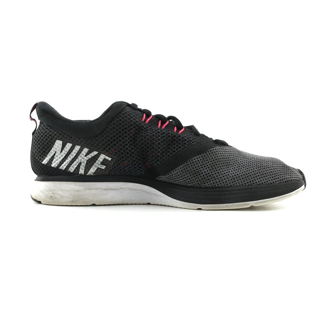 NIKE ZOOM STRIKE