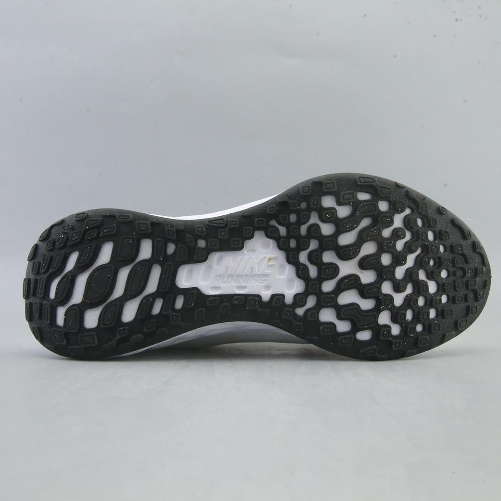 NIKE REVOLUTION 6