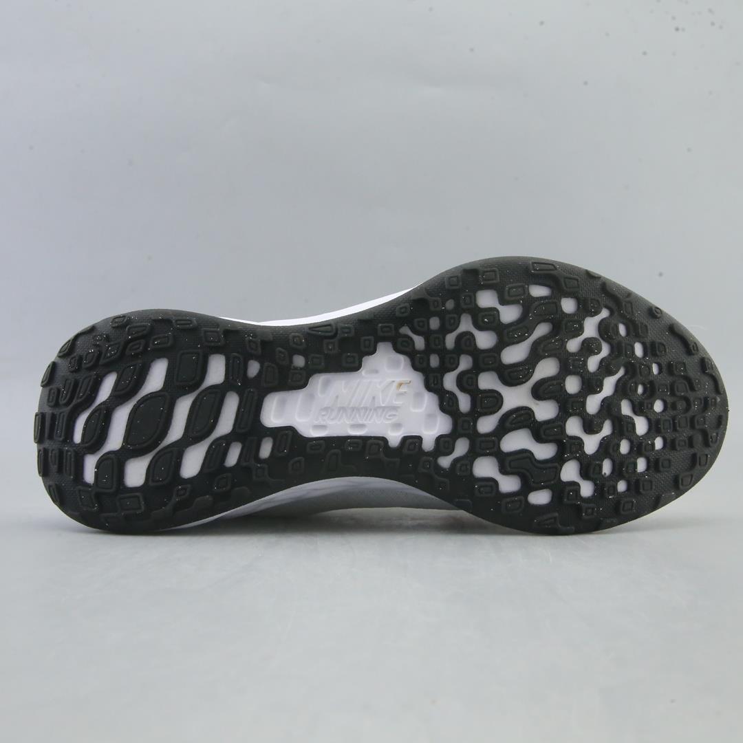 NIKE REVOLUTION 6