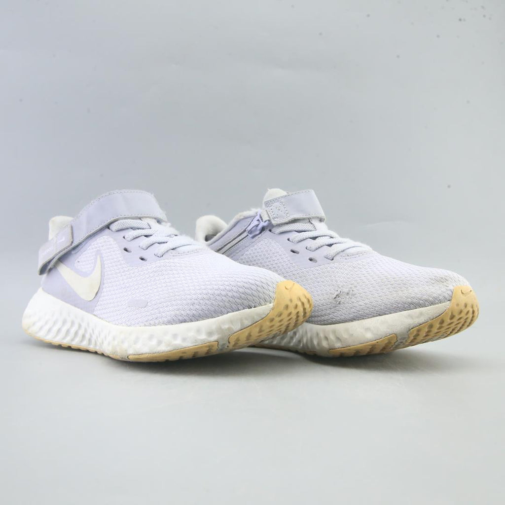 NIKE REVOLUTION 5