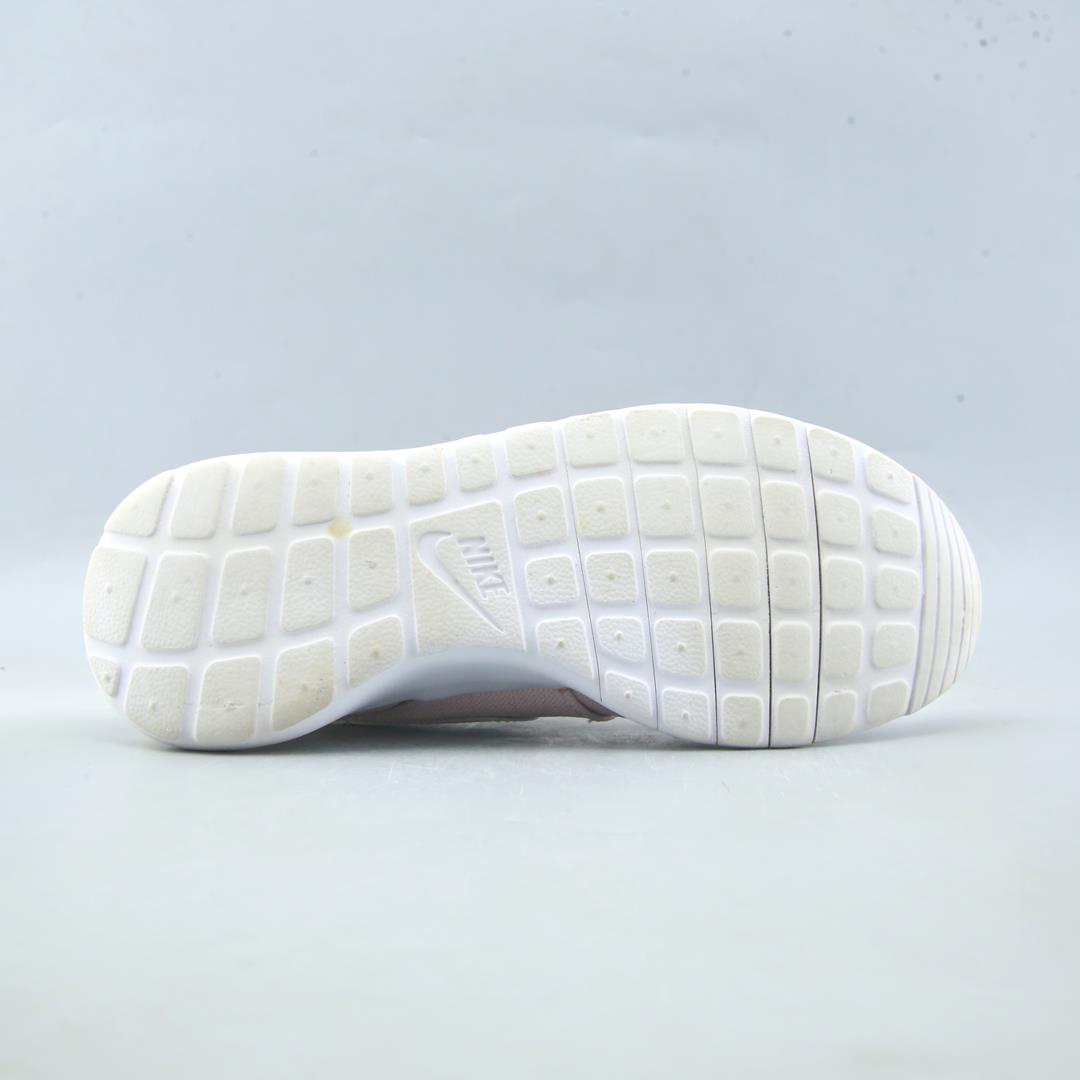 NIKE ROSHE ONE