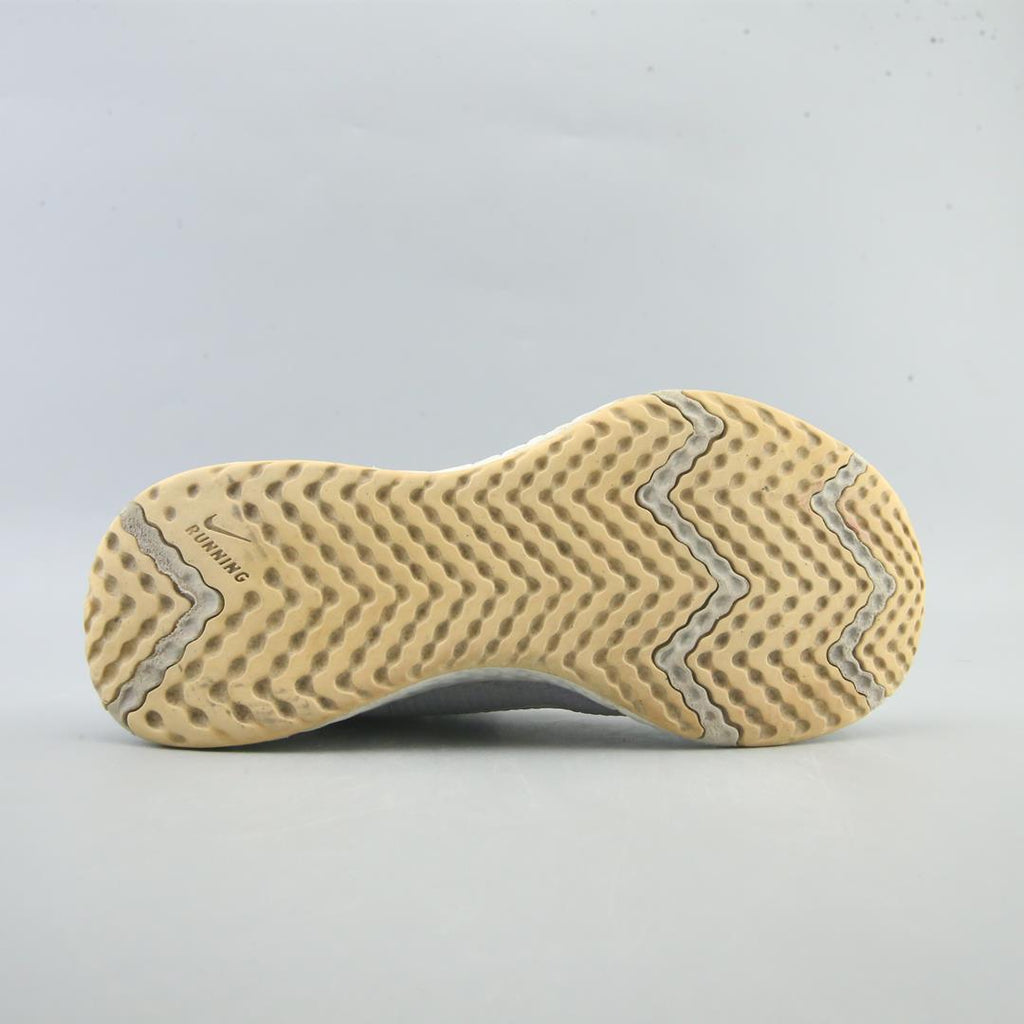 NIKE REVOLUTION 5