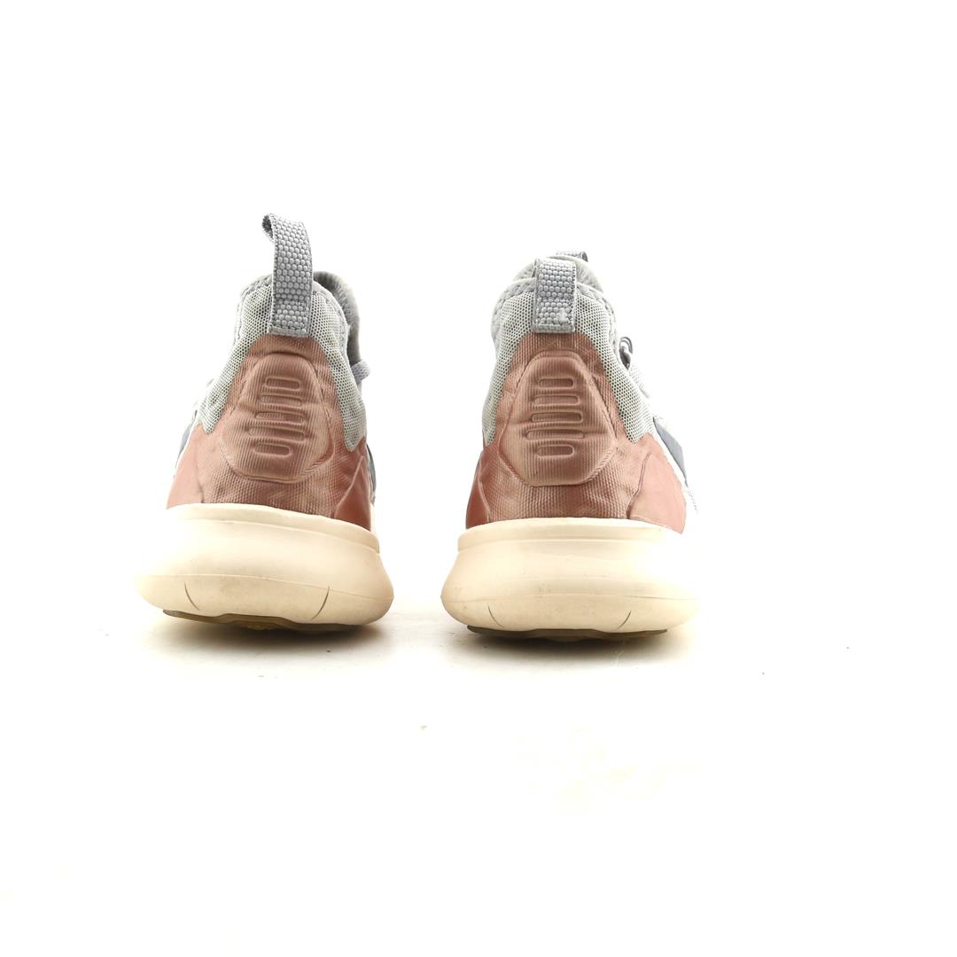 NIKE FREE TR 8