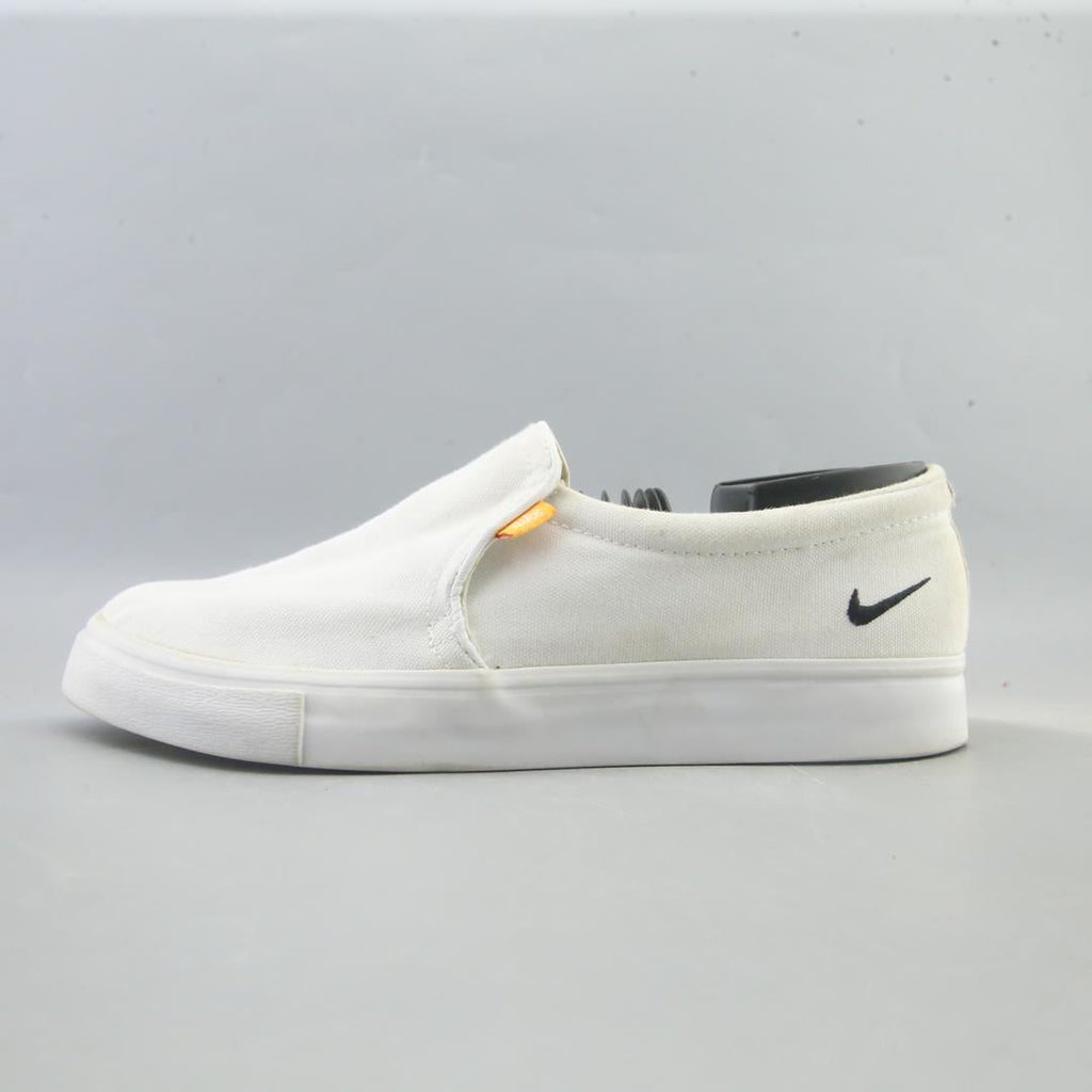 NIKE COURT ROYALE