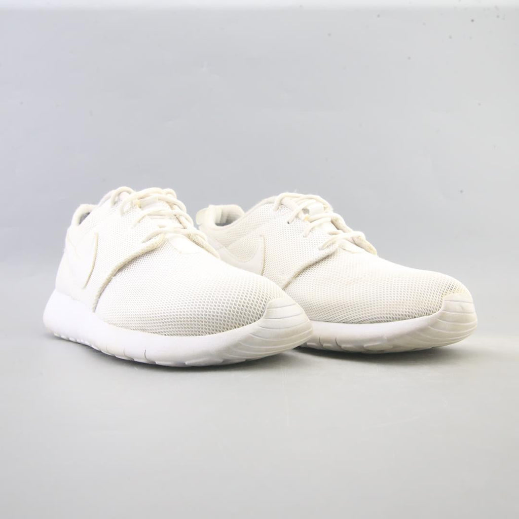 NIKE ROSHE ONE