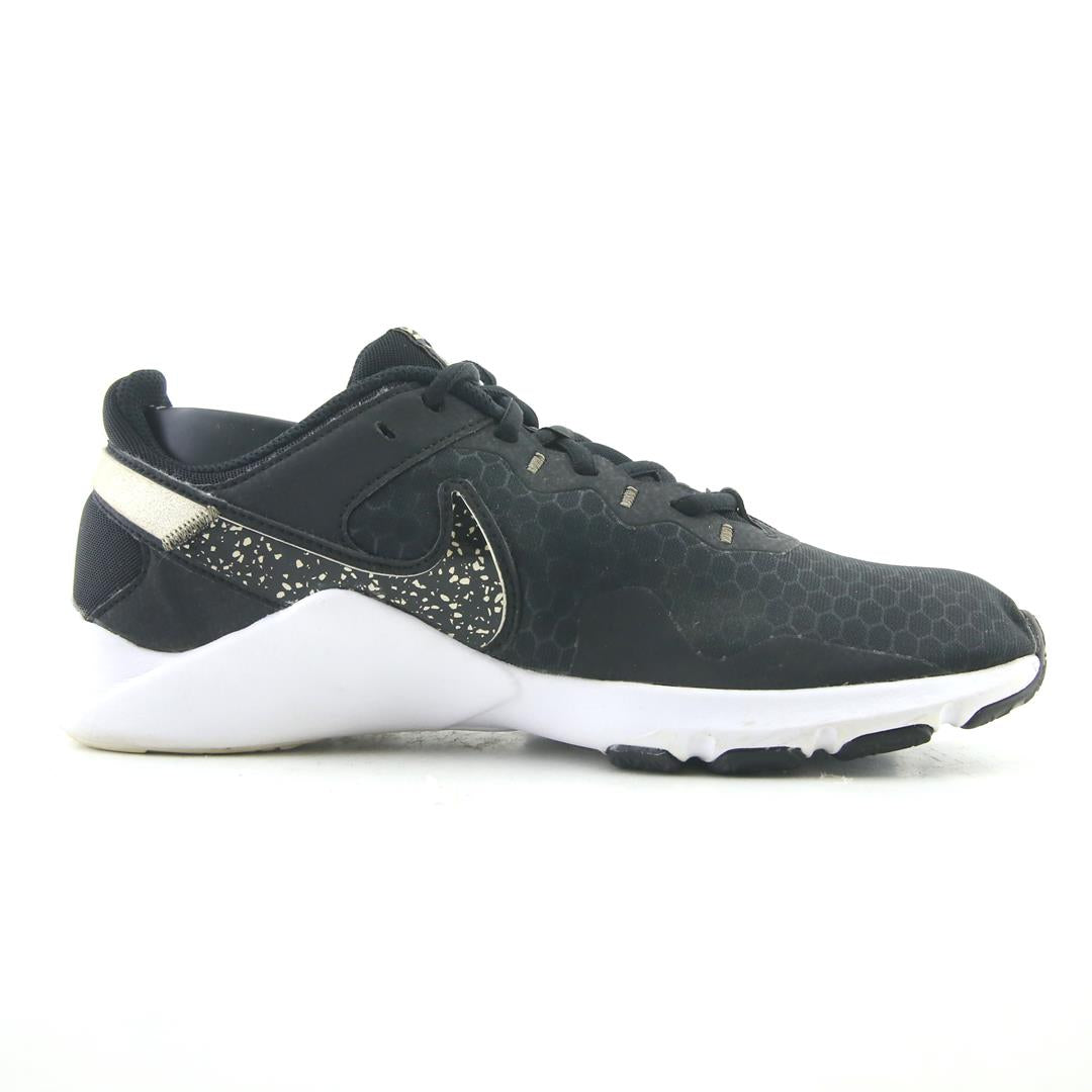 NIKE LEGEND ESSENTIAL 2