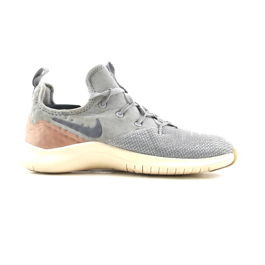 NIKE FREE TR 8