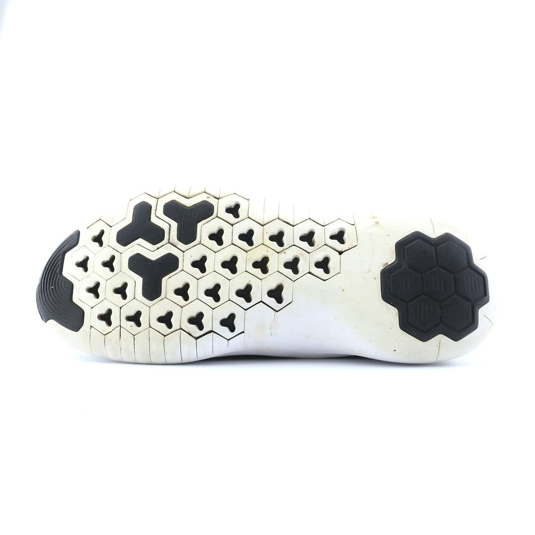 NIKE FREE TR 8