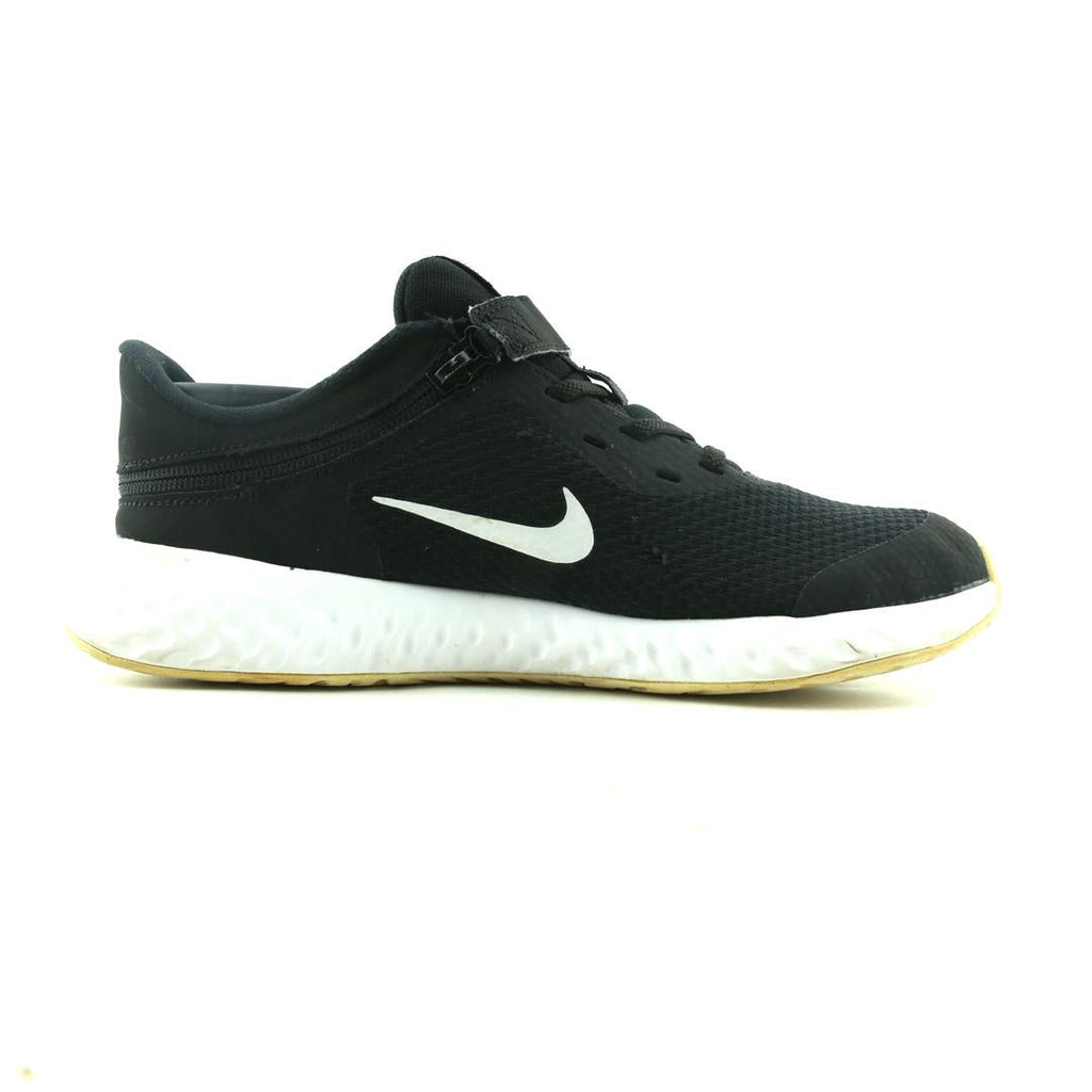 NIKE REVOLUTION 5