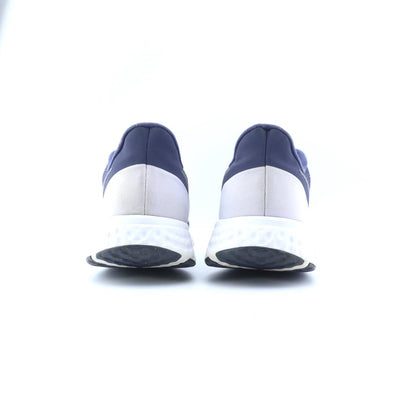 NIKE REVOLUTION 5