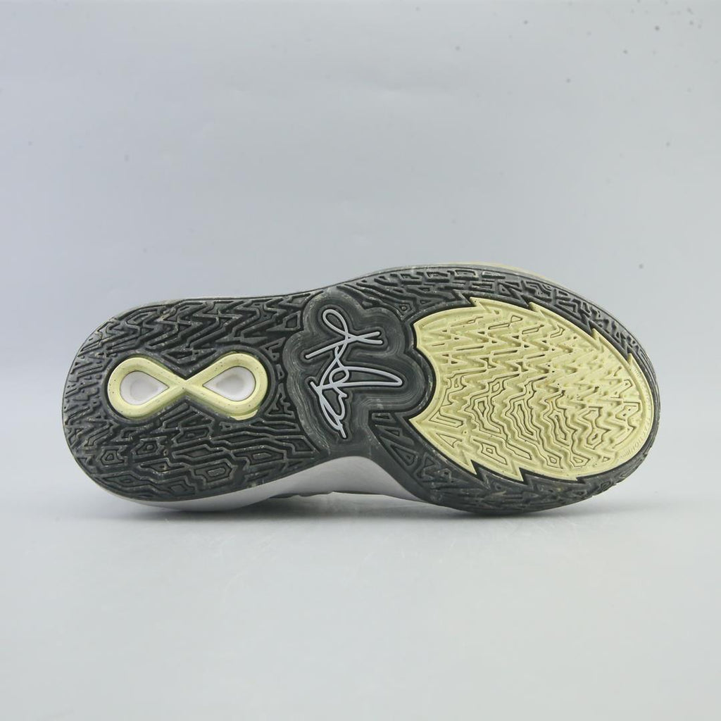NIKE KYRIE INFINITY