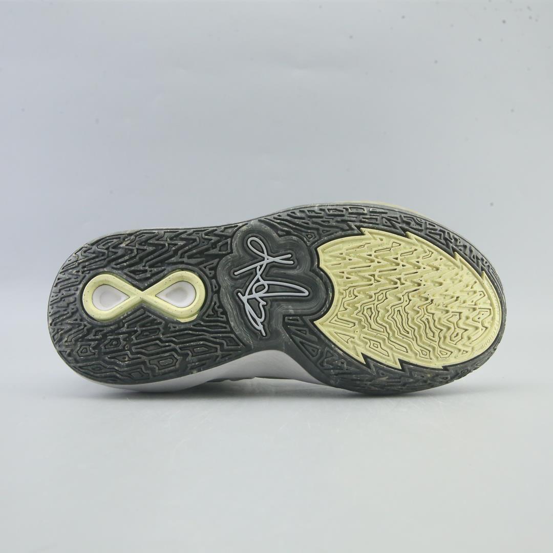 NIKE KYRIE INFINITY