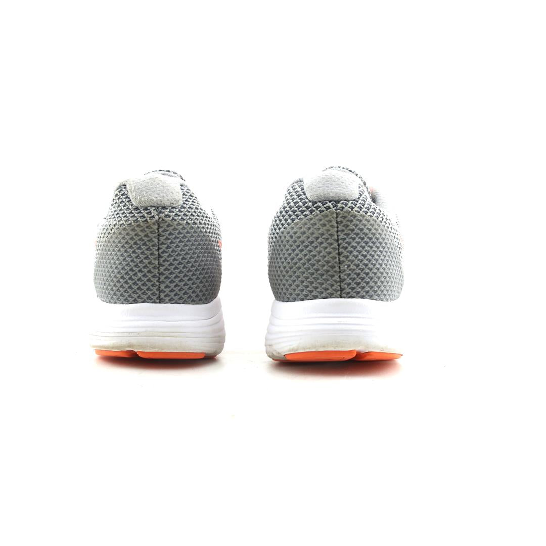 NIKE REVOLUTION 3