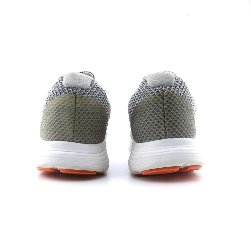 NIKE REVOLUTION 3