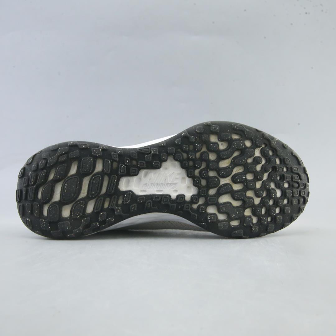 NIKE  REVOLUTION 5