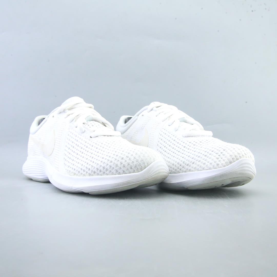 NIKE REVOLUTION 4