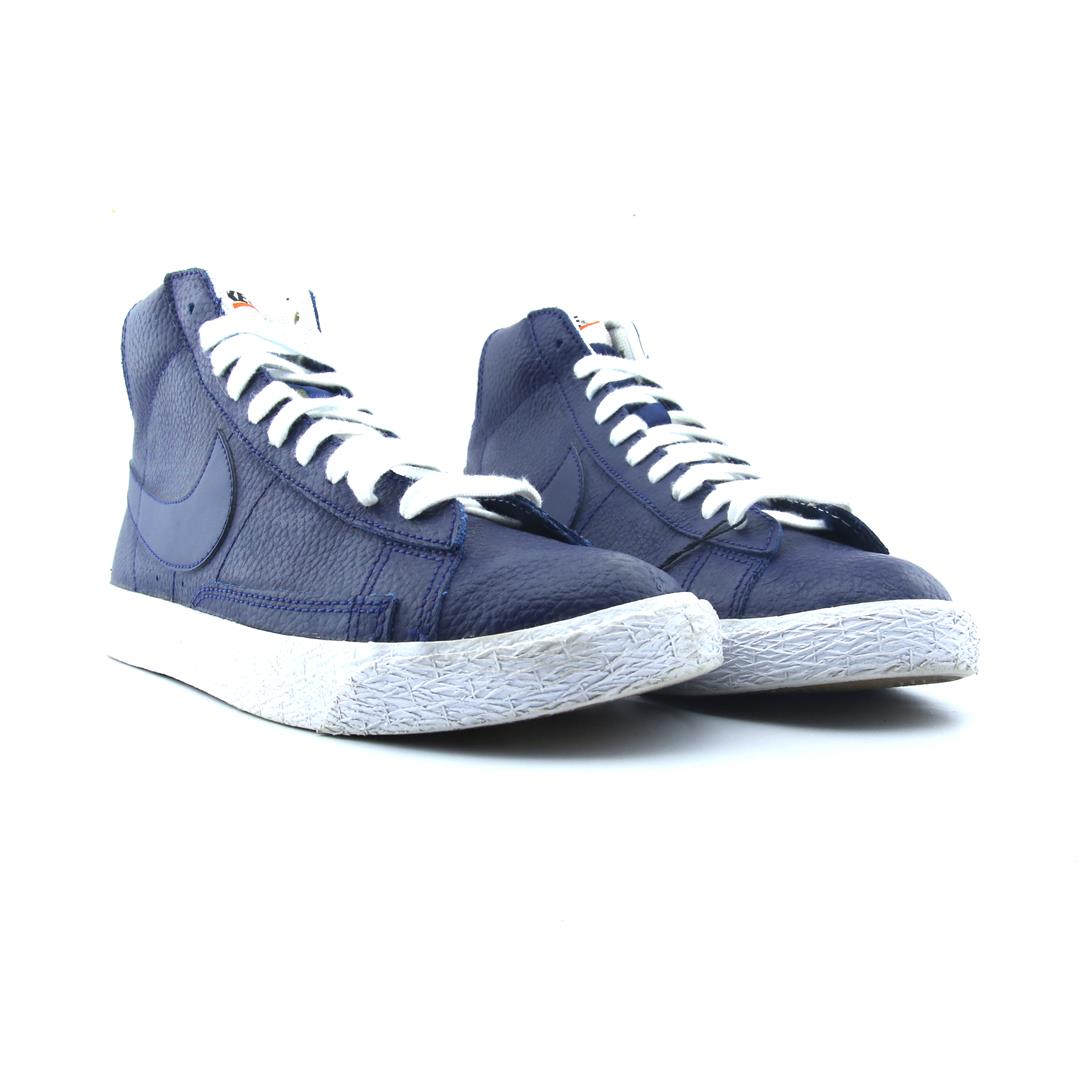 NIKE  BLAZER MID